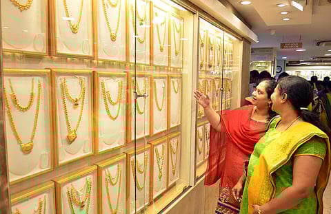 புதிய உச்சம் தொட்ட தங்கம் விலை: சவரனுக்கு ரூ.520 உயர்ந்து ரூ.47,320-க்கு விற்பனை