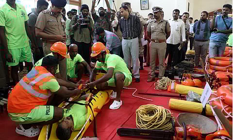 மிக்ஜாம் புயல் | மீட்பு, நிவாரணப் பணிகளுக்கு 725 வீரர்கள் கொண்ட 23 குழு: தமிழக அரசு தகவல்