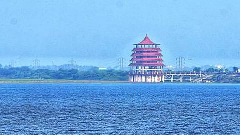 பூண்டி ஏரியில் 45 ஆயிரம் கன அடி நீர் திறப்பு: செம்பரம்பாக்கம் ஏரியில் 8,000 கன அடி நீர் வெளியேற்றம்