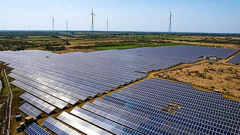 பாகிஸ்தான் எல்லைப் பகுதியில் உலகிலேயே மிகப் பெரிய புதுப்பிக்கத்தக்க எரிசக்தி கட்டமைப்பை உருவாக்கும் இந்தியா