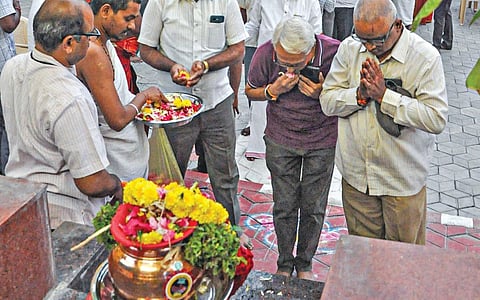 அயோத்தி ராம ஜென்ம பூமி தீர்த்த ஷேத்திர அறக்கட்டளை சார்பில், பூஜை செய்யப்பட்ட அட்சதை கலசங்கள் சேலம் மரவனேரியில் உள்ள மாதவம் மண்டபத்துக்கு கொண்டு வரப்பட்டு, அங்குள்ள வெற்றி விநாயகர் கோயிலில் சிறப்பு பூஜை நடத்தப்பட்டது.