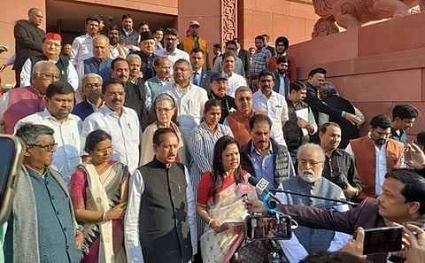 எம்.பி பதவி பறிப்புக்குப் பின் செய்தியாளர்களை சந்தித்த மஹுவா மொய்த்ரா