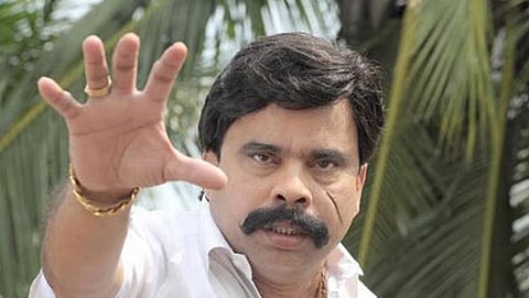 நடிகர் பவர் ஸ்டார் சீனிவாசனுக்கு பிடிவாரன்ட்