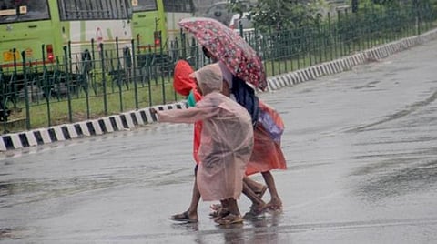 தென் மாவட்டங்களில் மழை: நெல்லை, தூத்துக்குடி, தென்காசியில் பள்ளிகளுக்கு விடுமுறை