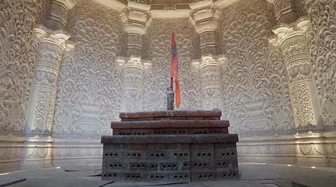 அயோத்தி ராமர் கோயில் கருவறை கட்டுமானப் பணிகள் நிறைவடைந்து குடமுழுக்கு விழாவுக்கு தயார் நிலையில் இருக்கிறது.