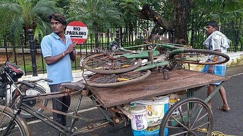 ‘புதுச்சேரி பள்ளி மாணவர்களுக்கு ரூ.5 கோடியில் தரமற்ற சைக்கிள்கள்’ - முதல்வரிடம் அதிமுக புகார்