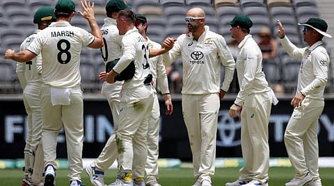 AUS vs PAK | 300 ரன்கள் முன்னிலை பெற்றது ஆஸி.