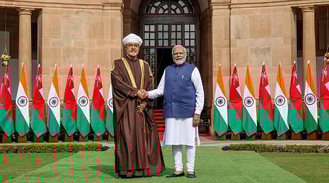 பிரதமர் நரேந்திர மோடி - ஓமன் மன்னர் சந்திப்பு: இருதரப்பு உறவை பலப்படுத்துவது குறித்து ஆலோசனை