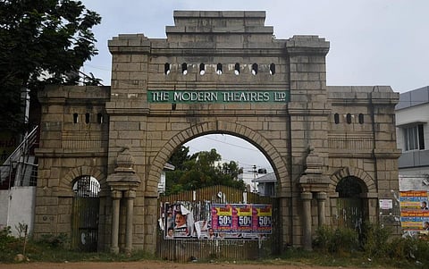 சேலம் மாடர்ன் தியேட்டர்ஸ் நினைவு வளைவில் டி.ஆர்.சுந்தரம் சிலையை அமைக்க வேண்டும்: ஓபிஎஸ் வலியுறுத்தல்