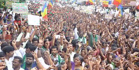 “தருமபுரியில் ஒகேனக்கல் உபரி நீர் திட்டம் தேவை. ஏனெனில்...” - போராட்டத்தில் அன்புமணி வலியுறுத்தல்