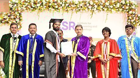 ஒரே குடும்பமாக வீறுநடை போடும் இந்தியா: திருச்செங்கோட்டில் ஆளுநர் ஆர்.என்.ரவி பெருமிதம்