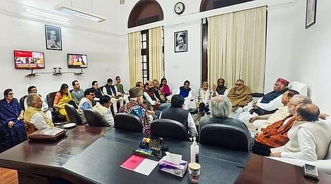 நாடாளுமன்ற பாதுகாப்பு குறைபாடு: இண்டியா கூட்டணி தலைவர்கள் ஆலோசனை