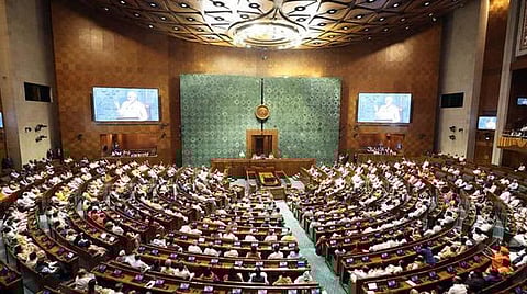 மக்களவையில் மேலும் 2 எம்.பி.க்கள் இடைநீக்கம்