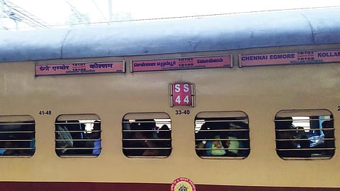 சபரிமலை செல்லும் பக்தர்கள் வசதிக்காக சென்னை - கொல்லம் இடையே சிறப்பு ரயில்