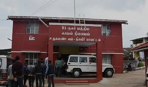 உதகை புத்தக திருவிழாவில் பழமையான புத்தகத்தை திருடியவர் கைது