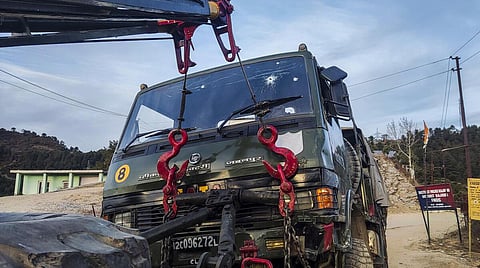 தீவிரவாதிகள் தாக்குதலில் சேதமடைந்த ராணுவ வாகனம்