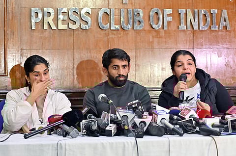 தமிழக அரசு Vs மத்திய அரசு முதல் மீண்டும் வெடித்த ‘மல்யுத்த’ விவகாரம் வரை | செய்தித் தெறிப்புகள் 10 @ டிச.22, 2023