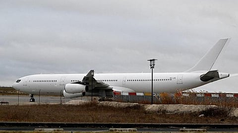 303 இந்திய பயணிகளுடன் தடுத்து நிறுத்தப்பட்ட விமானம் பயணத்தை தொடர பிரான்ஸ் அரசு அனுமதி