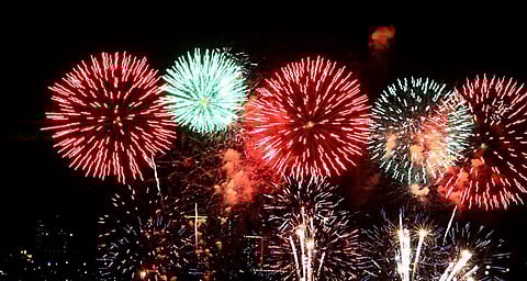 பிறந்தது 2024 - நாடு முழுவதும் களைகட்டிய புத்தாண்டு கொண்டாட்டம்!