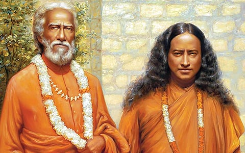 தனது குரு ஸ்ரீயுக்தேஸ்வருடன் பரமஹம்ஸ யோகானந்தர்.