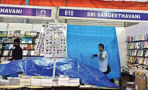 வாசகர் குரல்: மழைக்குத் தயாராகவில்லையா புத்தகக் காட்சி?