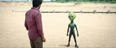 “வழக்கமா நீங்க அமெரிக்காவ அழிக்கதானடா வருவீங்க” - சிவகார்த்திகேயனின் ‘அயலான்’ ட்ரெய்லர் எப்படி?