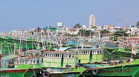 குமரியில் நீடிக்கும் சூறைக்காற்று; 5 நாட்களாக மீன்பிடி தொழில் முடங்கியது: உள்ளூர் தேவைக்கு மீன்கள் தட்டுப்பாடு