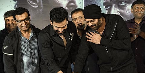 ‘சலார்’ வெற்றியை கொண்டாடிய படக்குழு