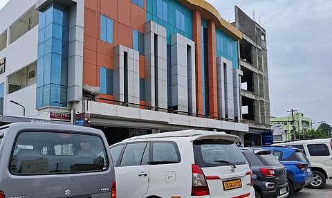 செந்தில் பாலாஜியின் ஆதரவாளர் உணவகத்தில் ஐ.டி சொத்து மதிப்பீட்டுக் குழு சோதனை @ கரூர்