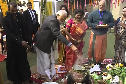 டெல்லியில் மத்திய இணை அமைச்சர் எல்.முருகன் வீட்டில் நடைபெற்ற பொங்கல் கொண்டாட்டத்தில் பிரதமர் மோடி பங்கேற்ற காட்சி