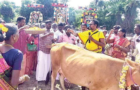 நட்சத்திர விநாயகர் கோயிலில் 108 கோ பூஜை விழா: குடும்பத்துடன் பெண்கள் பங்கேற்று சிறப்பு வழிபாடு