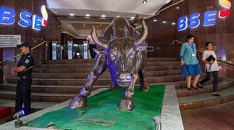 சென்செக்ஸ் 1,628 புள்ளி வீழ்ச்சி: முதலீட்டாளர்களுக்குரூ.4.33 லட்சம் கோடி இழப்பு