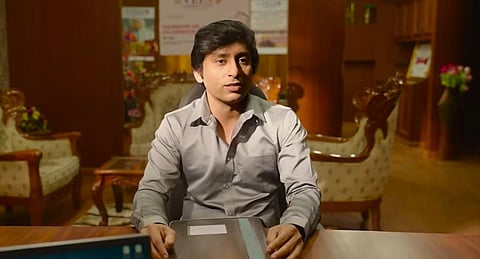 “இன்ஜினியரிங் என்ன நம்ம குல தொழிலா?”- ஆர்.ஜே.பாலாஜியின் ‘சிங்கப்பூர் சலூன்’ ட்ரெய்லர் எப்படி?