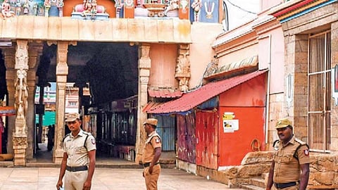 படங்கள் ர.செல்வமுத்துகுமார்