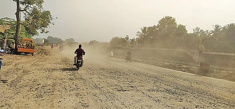 புழுதி சாலையாக மாறிய புதுச்சேரி - விழுப்புரம் தேசிய நெடுஞ்சாலை!