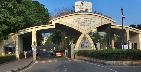 புதுச்சேரி ஜிப்மரில் திங்கள்கிழமை அவசர சிகிச்சைகள் வழக்கம்போல் நடைபெறும்: ஐகோர்ட்டில் உத்தரவாதம்