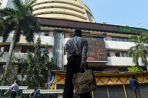 பங்குச்சந்தையில் மீண்டும் கடும் சரிவு: சென்செக்ஸ் 1,000+ புள்ளிகள் வீழ்ச்சி