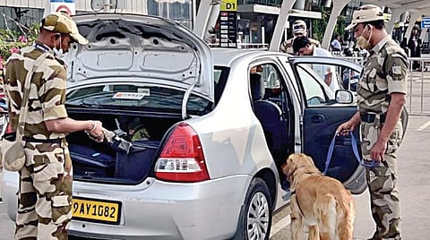 குடியரசு தின விழாவையொட்டி பாதுகாப்பு அதிகரிப்பு - கண்காணிப்பு வளையத்தில் தமிழக கடலோர பகுதிகள்