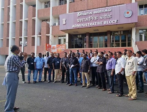 ஜிப்மர் இயக்குநருக்கு ஓராண்டு பணி நீடிப்புக்கு எதிர்ப்பு:  ஊழியர்கள், மருத்துவர்கள் போராட்டம்