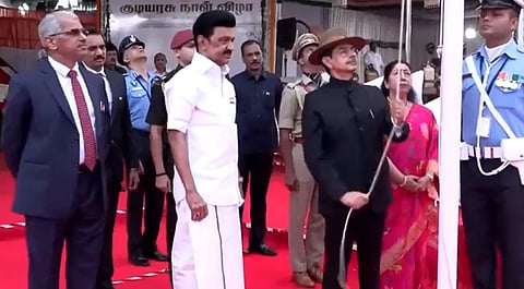 75-வது குடியரசு தினம் | சென்னையில் தேசியக் கொடியேற்றி அணிவகுப்பு மரியாதையை ஏற்றார் ஆளுநர் ஆர்.என்.ரவி