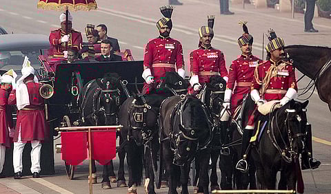 டெல்லியில் முப்படை அணிவகுப்புகளுக்கு பெண்கள் தலைமை தாங்கினர் - தேசிய கொடி ஏற்றினார் குடியரசு தலைவர்