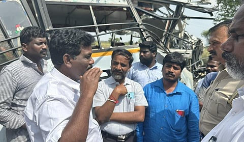 விபத்து நடந்த பகுதியை பார்வையிட்ட விசிக எம்.பி. ரவிக்குமார்