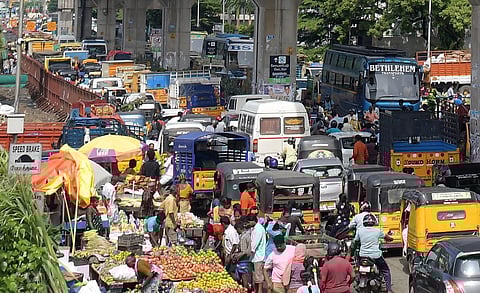 தைப்பூசம், குடியரசு தினம் தொடர் விடுமுறை; சொந்த ஊர் சென்றவர்கள் சென்னை திரும்பினர்: வண்டலூரில் கடும் போக்குவரத்து நெரிசல்