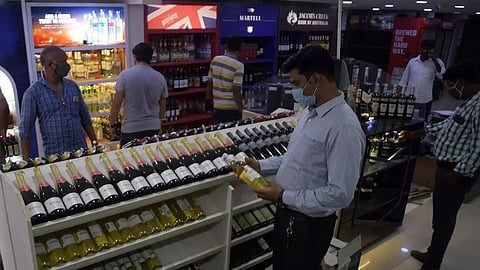 மதுபானங்களின் விலை பிப்.1 முதல் உயர்வு: டாஸ்மாக் நிர்வாகம் அறிவிப்பு