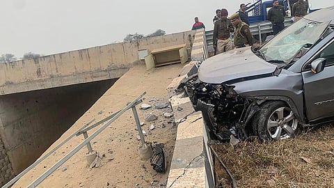 விபத்தில் சிக்கிய கார்