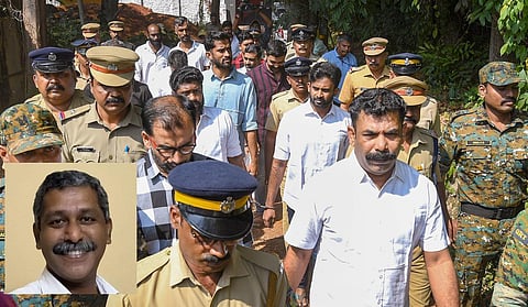 பாஜக நிர்வாகி ரஞ்சித் சீனிவாசன் கொலை வழக்கு குற்றவாளிகளை மாவேலிக்கரா நீதிமன்றத்துக்கு நேற்று பலத்த பாதுகாப்புடன் அழைத்து வந்த போலீஸார். உள்படம்: கொலை செய்யப்பட்ட ரஞ்சித் சீனிவாசன்