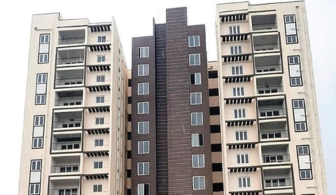 திருச்சி வரகனேரி பகுதியில் வீட்டு வசதி வாரியத்தால் கட்டப்பட்டுள்ள  அடுக்குமாடி குடியிருப்புகள்.