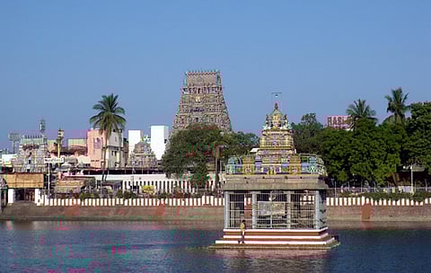 மயிலை கோயிலில் இளைஞர்கள் நடனமாடும் வீடியோ வைரல்: பக்தர்கள் எதிர்ப்பு; சைபர் க்ரைமில் புகார்