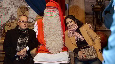 மறைந்த குடியரசு முன்னாள் தலைவர் பிரணாப் முகர்ஜியுடன், மகள் சர்மிஷ்டா முகர்ஜி