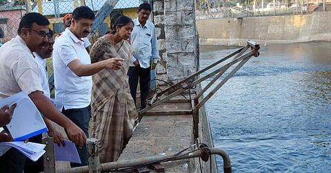 மேட்டூர் அணையில் தமிழக நீர்வளத்துறை கூடுதல் தலைமை செயலாளர் சந்திப் சக்சேனா ஆய்வு மேற்கொண்டார்